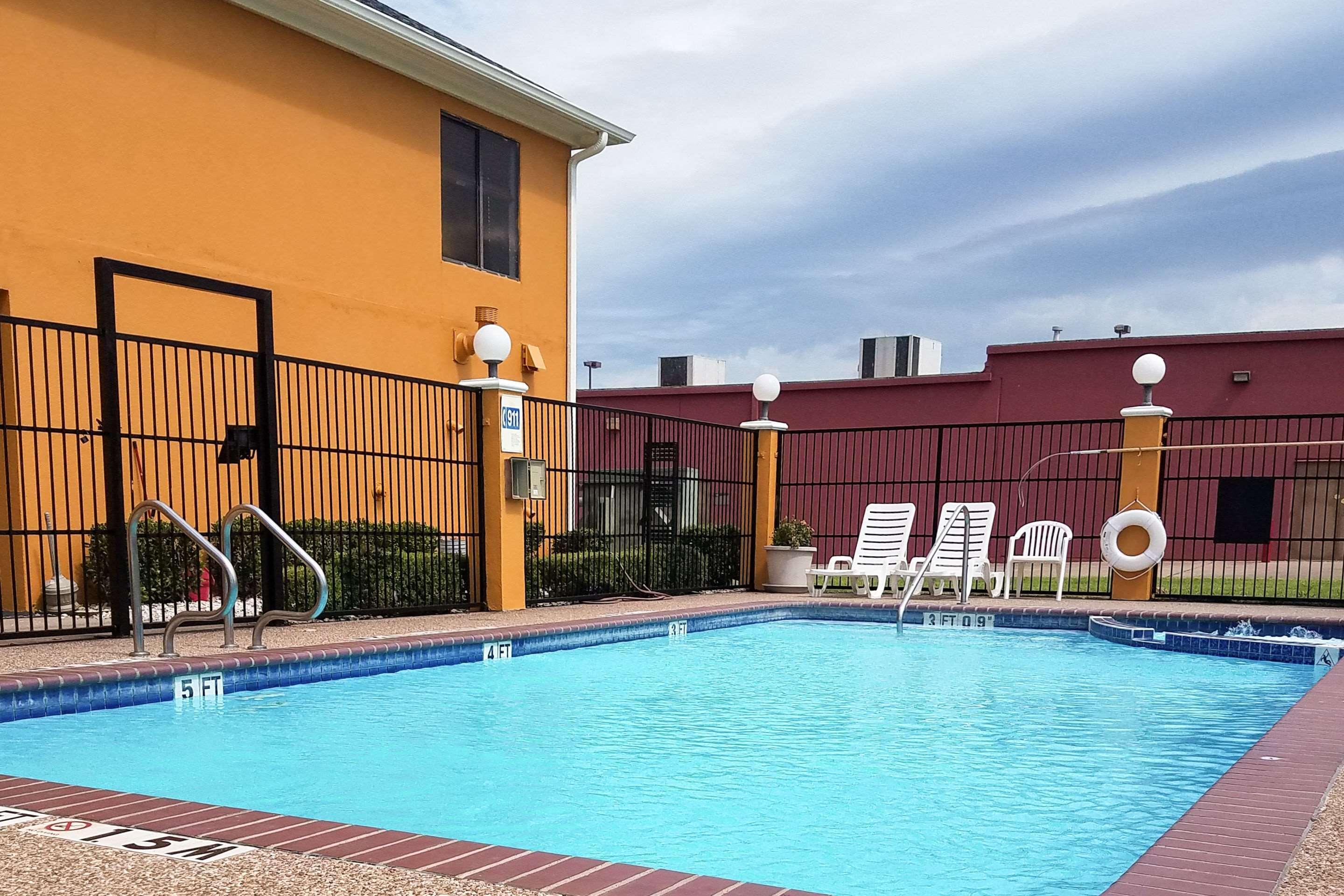 Quality Inn Hillsboro Exterior photo