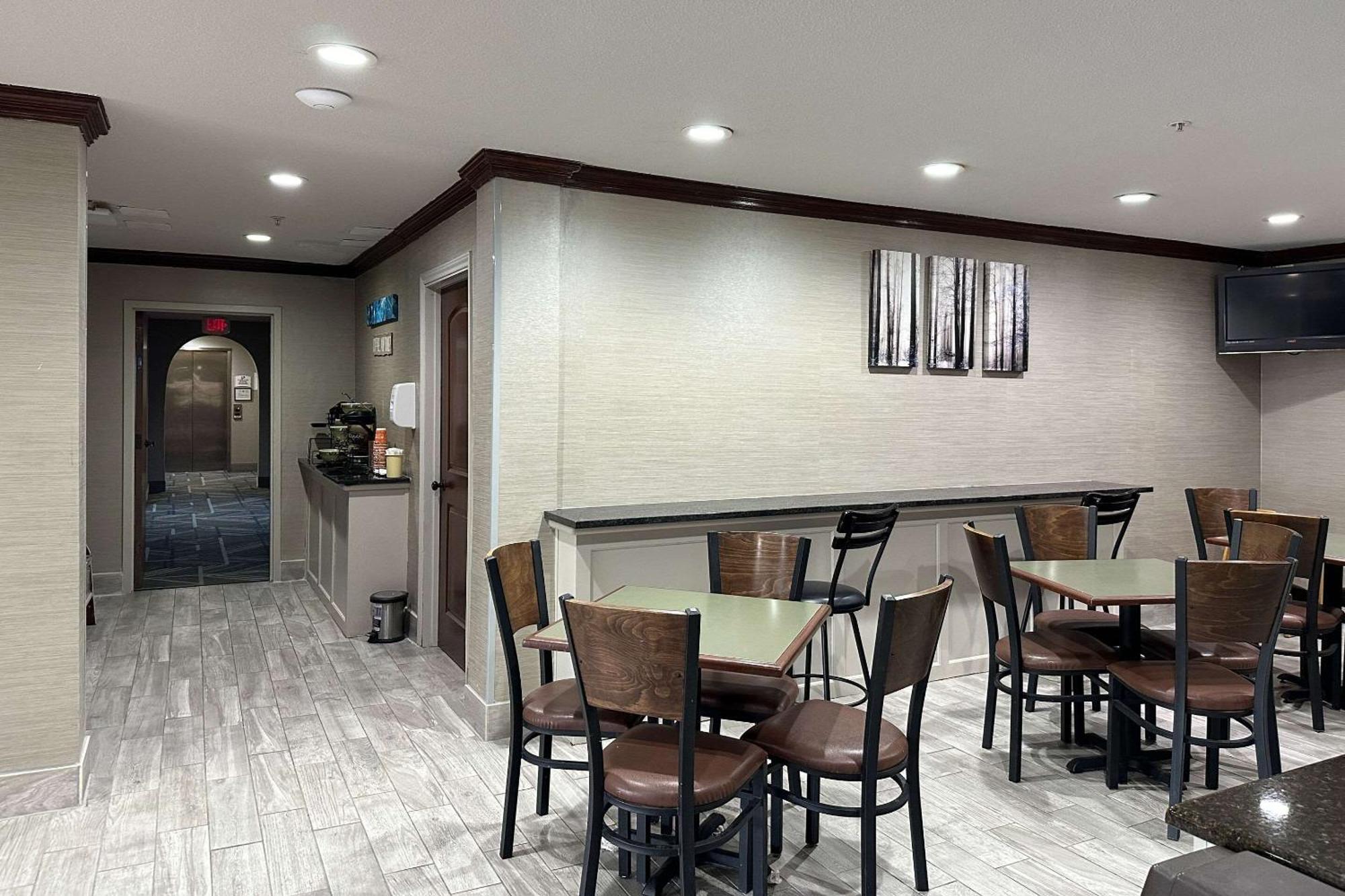 Quality Inn Hillsboro Exterior photo