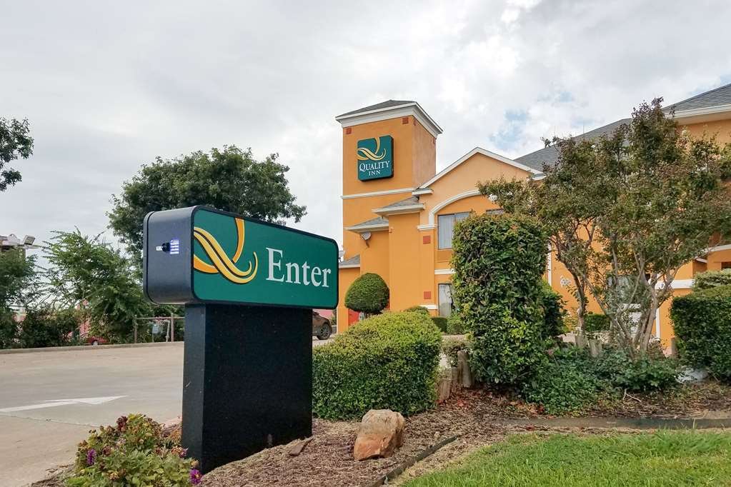 Quality Inn Hillsboro Exterior photo